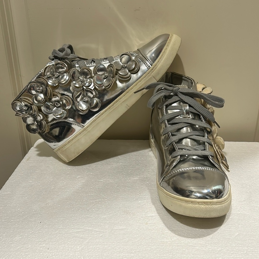 Lady Godiva women LaceUp Silver Metallic Daisy embellish HighTop Sneaker size 9